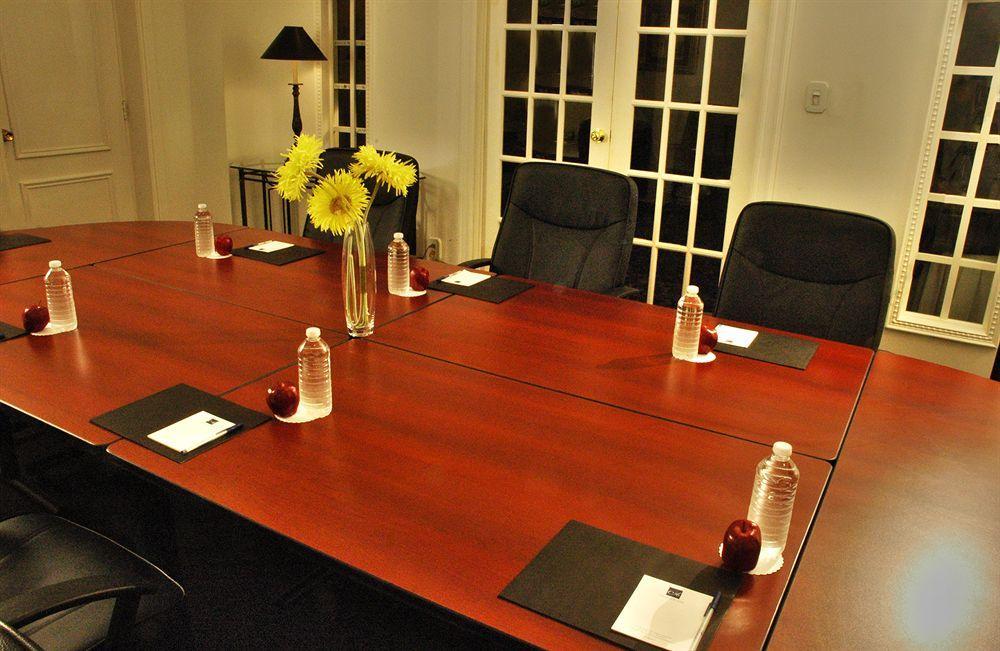 סודברי Ambassador Hotel מראה חיצוני תמונה