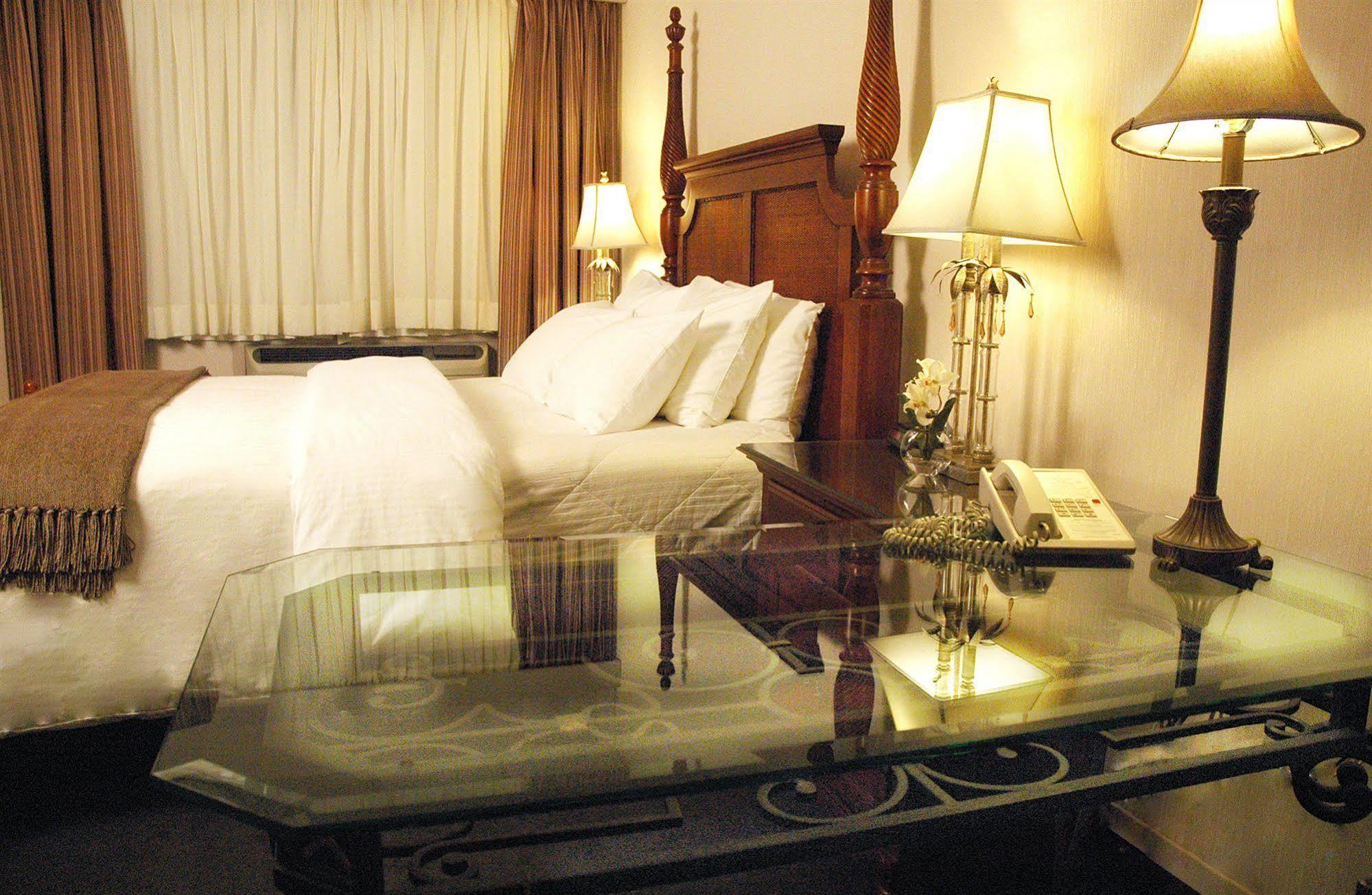 סודברי Ambassador Hotel מראה חיצוני תמונה